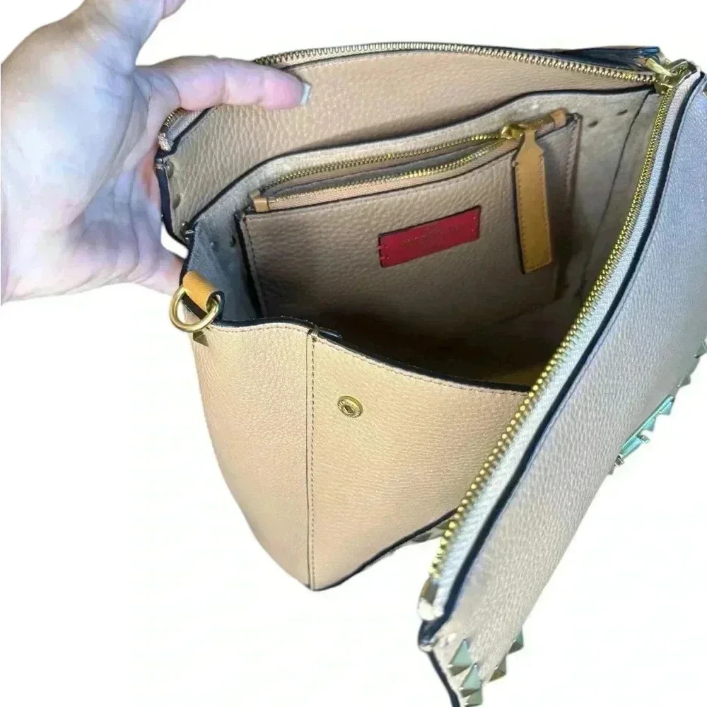 VALENTINO GARAVANI Vitello Rockstud Hype Shoulder Bag. - Picture 8 of 13